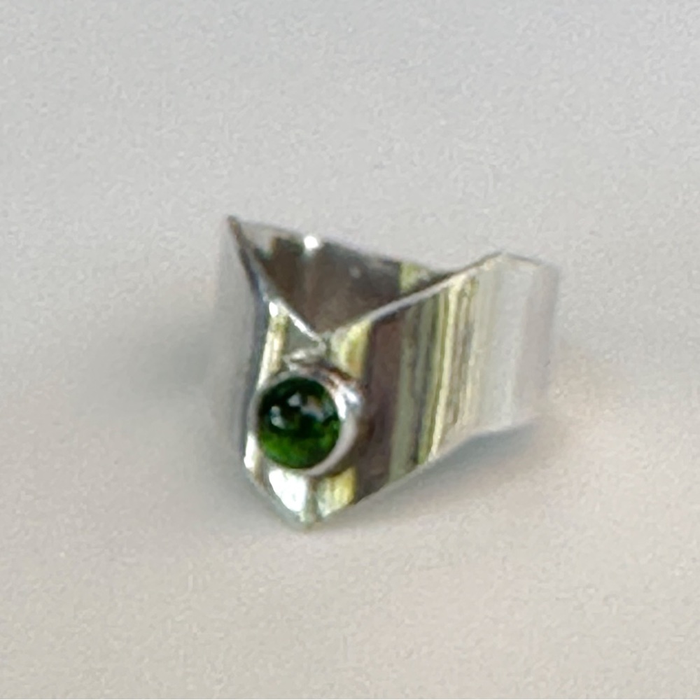 Handmade Ring: sterling silver with set green diopside cabochon.